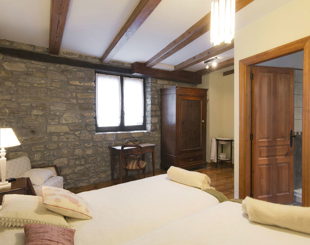 Argonz Etxea Hotel Urzainqui ภายนอก รูปภาพ